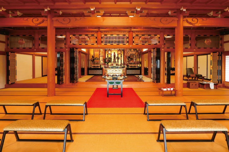 本堂内陣